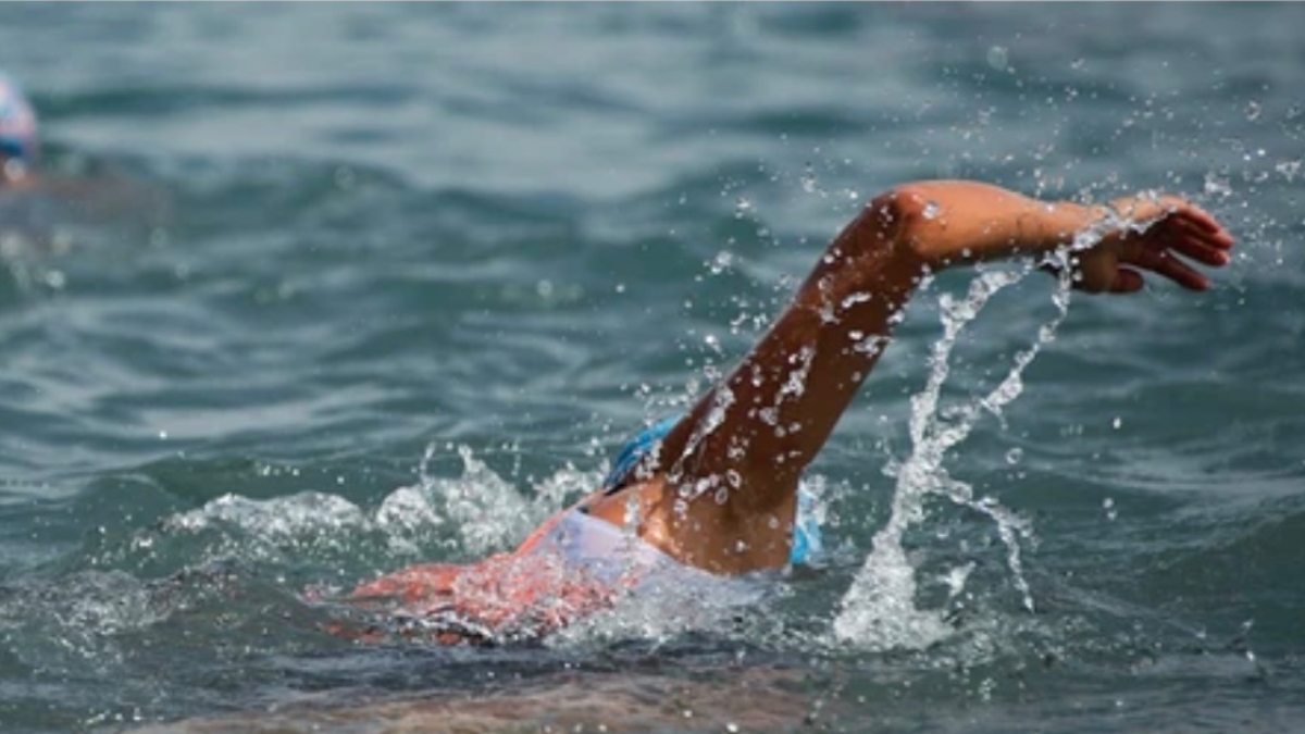 nadador en aguas abiertas